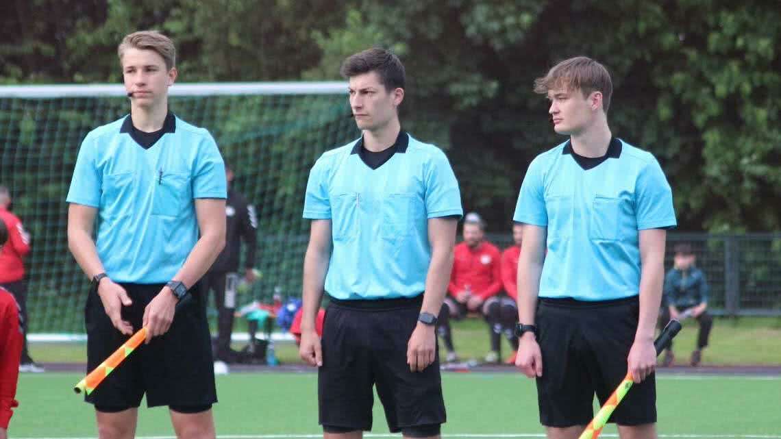 Schiedsrichter beim Pokalfinale Detmold 2022