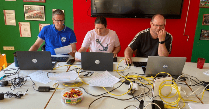 Das Wettkampfbüro mit Guido Mertens, Tanja und Arne Brand hatte alles im Griff