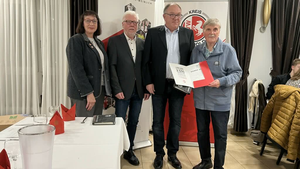 August Holthausen Kreis DEtmold Danke SChiri