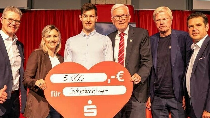Detmolder Schiedsrichter erhalten 1500&euro; von der Sparkasse Paderborn-Detmold-H&ouml;xter
